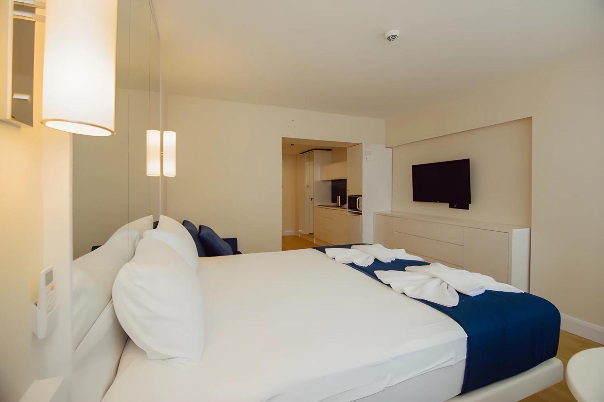 Suites Orbi City Aparthotel บาทูมิ ภายนอก รูปภาพ