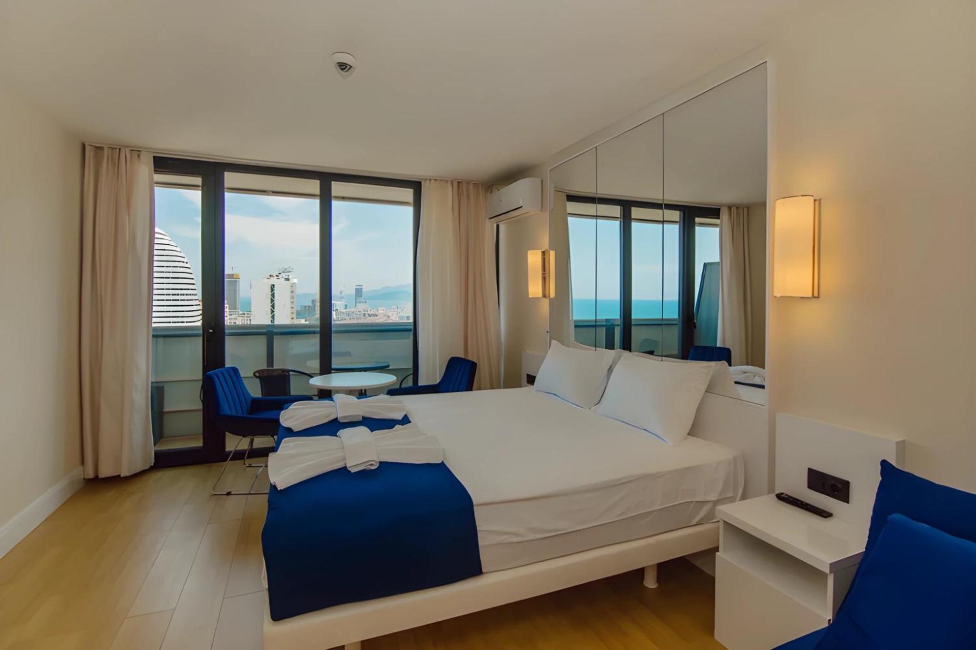 Suites Orbi City Aparthotel บาทูมิ ภายนอก รูปภาพ
